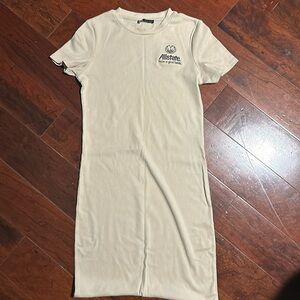 Tan
Large fitted
Midi
Allstate emblem on the dress